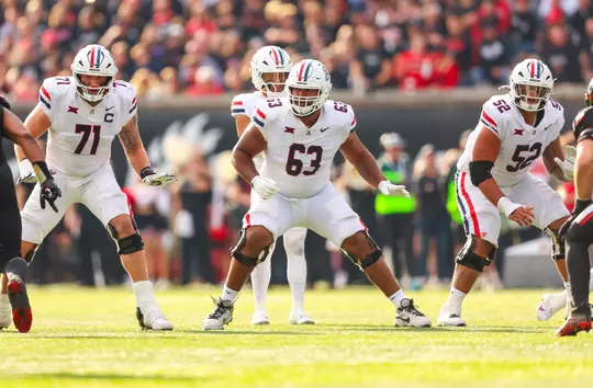 offensive lineman Tristan Bounds (71), offensive lineman Alexander Doost (63), offensive lineman Ka'ena Decambra (52) — CINCINNATI, OHIO -- Football vs. Cincinnati at Nippert Stadium.
Nov. 15, 2025.
Photo by Mike Christy / Arizona Athletics