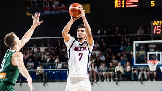 Derek Dixon take a 3-point shot vs Lithuania B