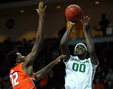 Royce O'Neale has scored 995 points in his college career.