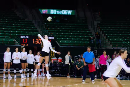 Cassie Davis serves the ball during the third set.