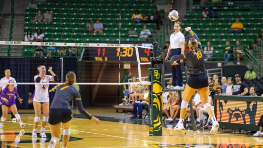 Sophia Keene goes for an attack against Evansville.