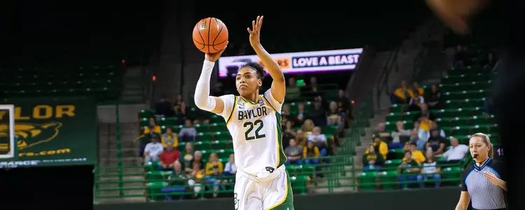 Bella Fontleroy shoots against Oklahoma State