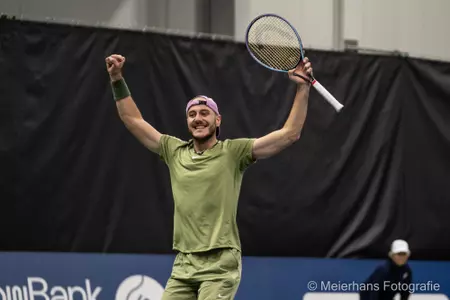 Constantin Frantzen celebrating on tour