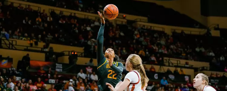 Bella Fontleroy shoots the layup against ISU in the Big 12 Tournament