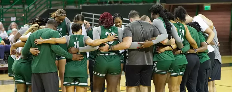 WBB Team Huddle in Summer Practice