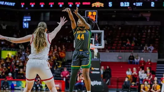 Dre'Una Edwards shoots against Iowa State