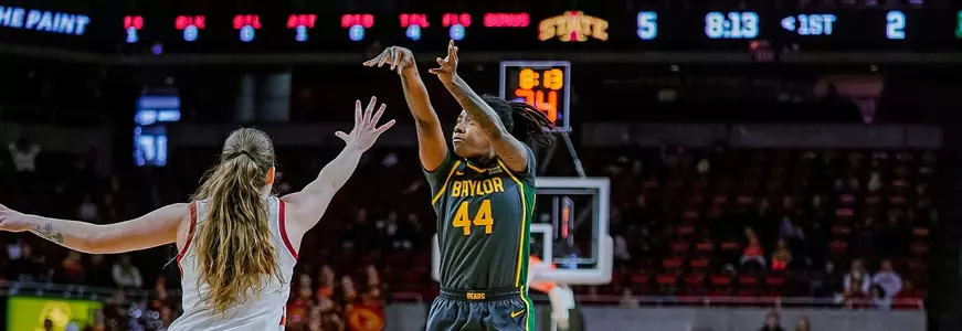 Dre'Una Edwards shoots against Iowa State