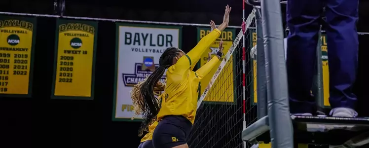 Jennifer Bolden blocks against UCF