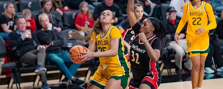 Lety Vasconcelos shoots against Cincinnati