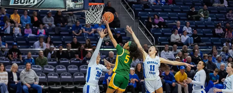Darianna Littlepage-Buggs shoots against BYU
