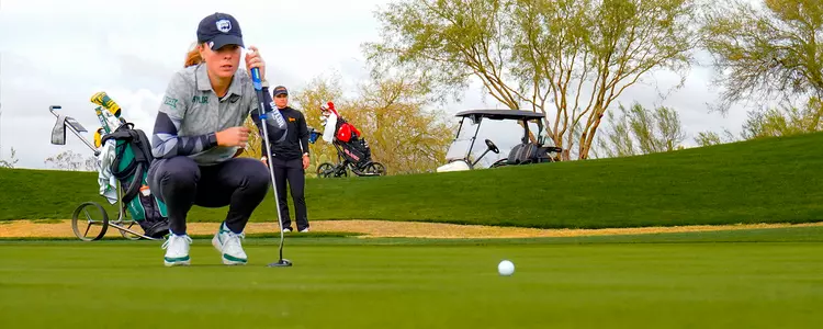 Rosie Belsham Lining up a putt