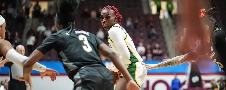 Aijha Blackwell looks to pass against Vanderbilt