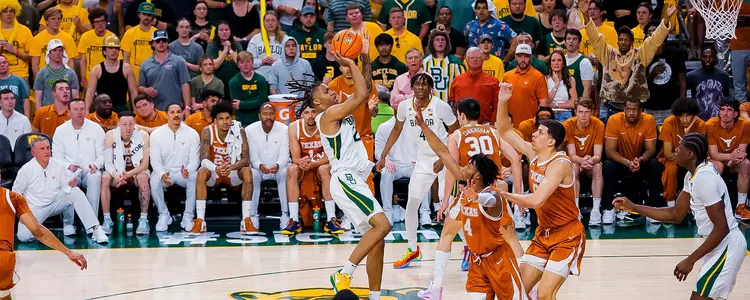 Jayden Nunn shoots a pull-up on Texas