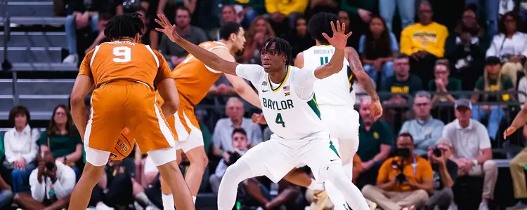 Ja'Kobe Walter defends against Texas