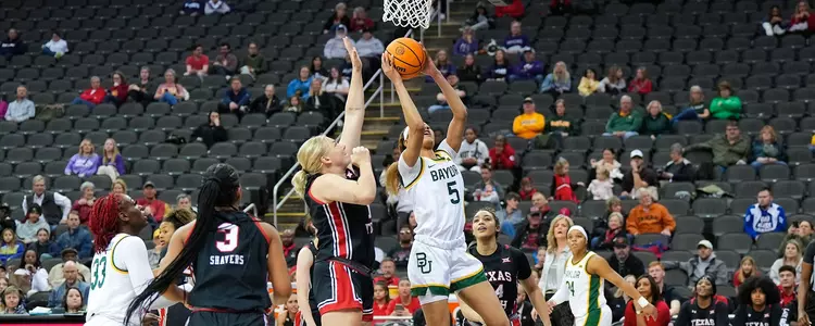 Darianna Littlepage-Buggs layup against Texas Tech