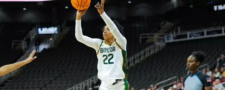 Bella Fontleroy shoots against Texas Tech