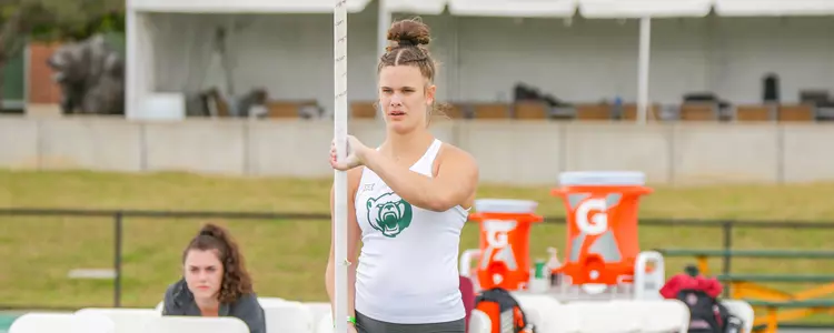Molly Haywood vaulting at Clyde Hart Classic