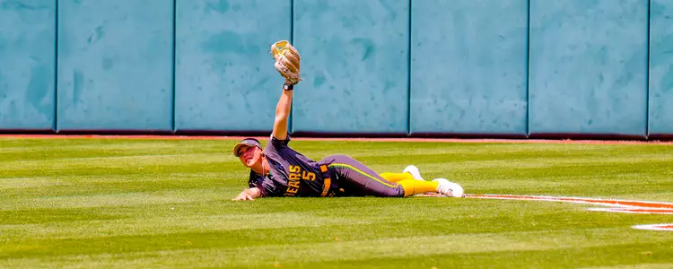 Ashlyn Wachtendorf diving catch in centerfield against Texas