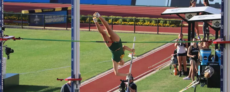 Molly Haywood competing at 2024 NCAA OTF Championship in Pole Vault
