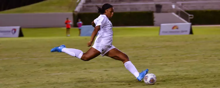 Marissa Gray free kick against Hawaii