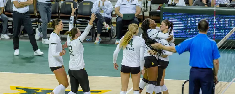 Team celebrates vs Wisconsin
