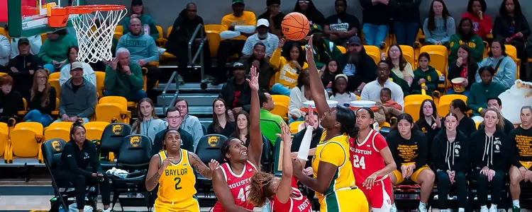 Aaronnette Vonleh makes a basket vs Houston 2025