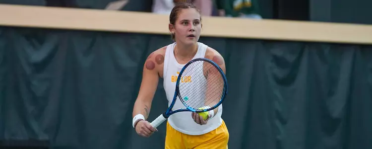 Zuza Kubacha serving in season opener 2025