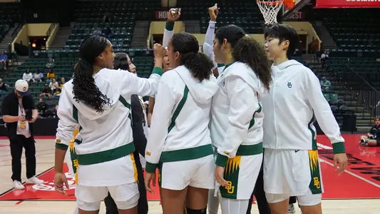 Team Huddles pregame vs Iowa in WBCA Showcase