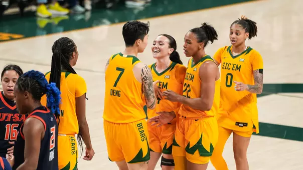 WBB huddle after Yuting Deng and-1