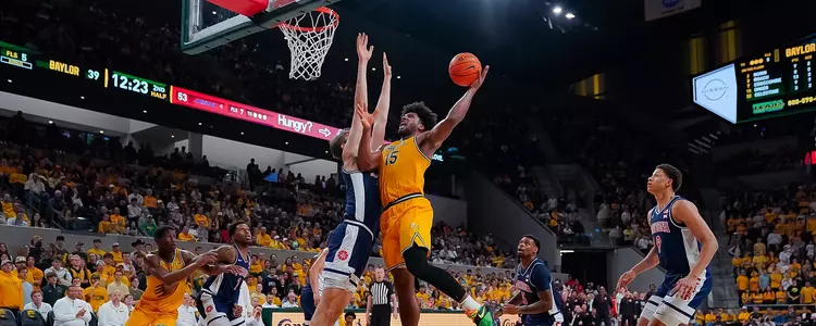 Norchad Omier at the basket against Arizona