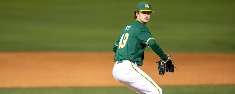 Stefan Stahl pitching in 2025
