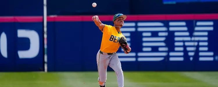 Tyriq Kemp fielding a ground ball at Arizona 2025