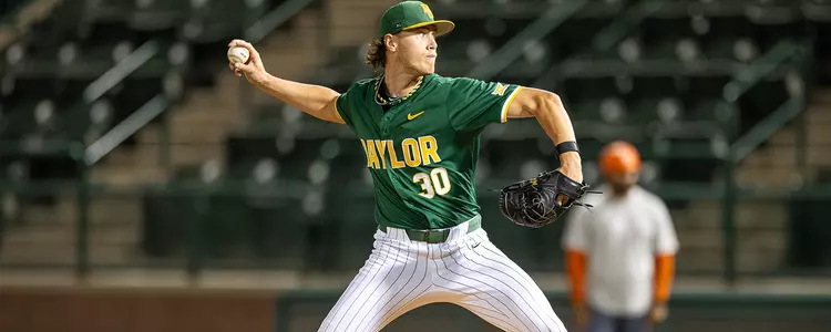 Gabe Craig pitching in 2025