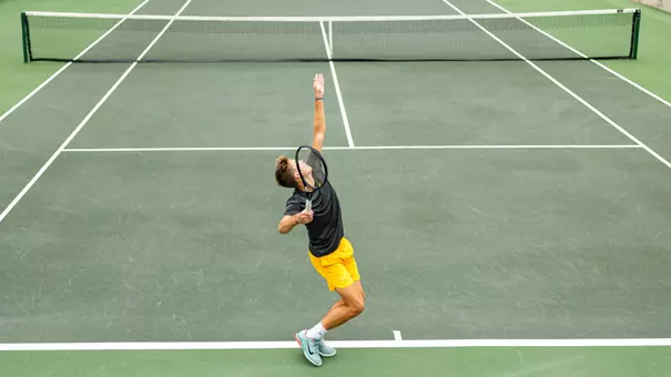 Luc Koenig Serve
