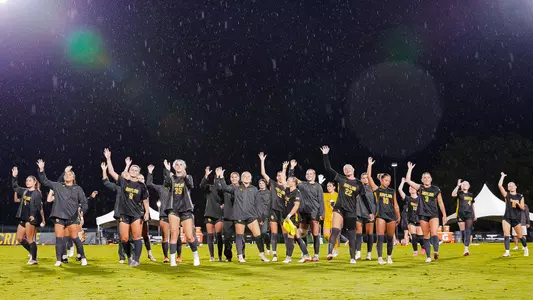 Baylor soccer celebrates win over Kansas with Sic 'Em
