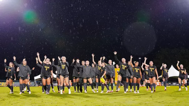 Baylor soccer celebrates win over Kansas with Sic 'Em
