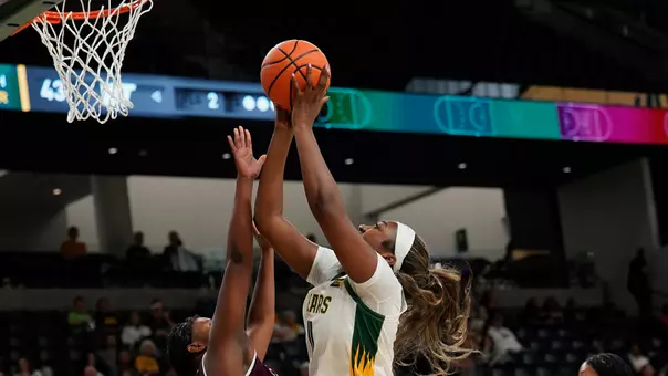 Lorena Awou layup vs WTAMU