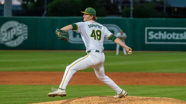 Lucas Davenport pitching in 2025