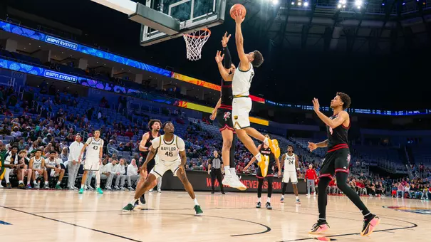 Isaac Williams and James Nnaji vs Louisville