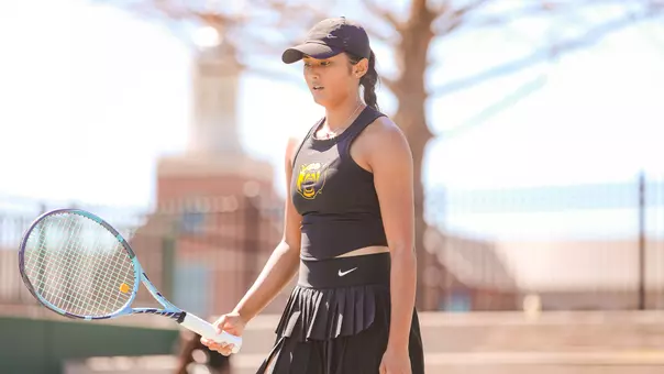 Gabby between points versus Kansas at Hurd Tennis Center