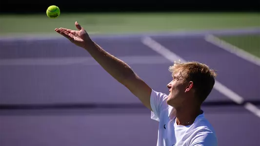 Zsombor Velcz serving