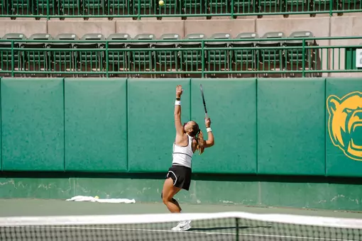 Zuzanna Kubacha vs Arizona serving