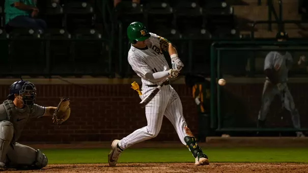 Tyce Armstrong hitting against UTSA 2026