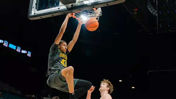 Cameron Carr dunking in Crown against Minnesota