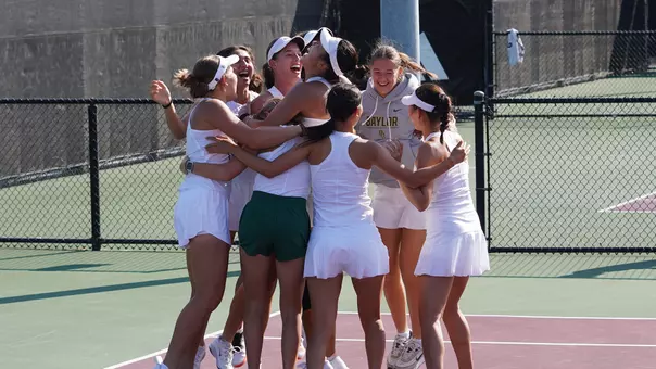 Baylor celebrates NCAA first round win over Wisconsin after a Na Dong clinch