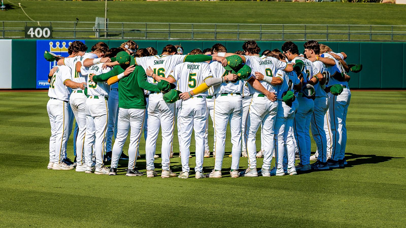 Baylor Baseball Team Huddle 2026