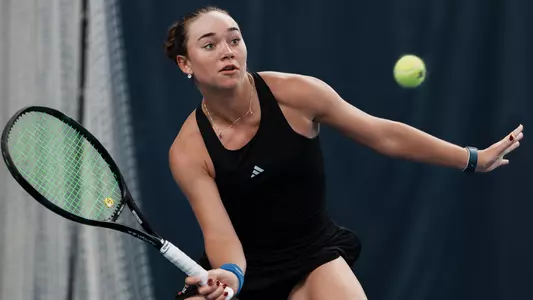 Isabella Basson forehand in ITF tournament - Summer 2025