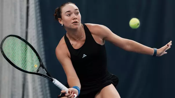 Isabella Basson forehand in ITF tournament - Summer 2025