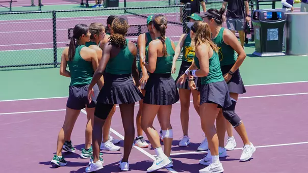 Baylor WT huddle ahead of second-round match at Texas A&M