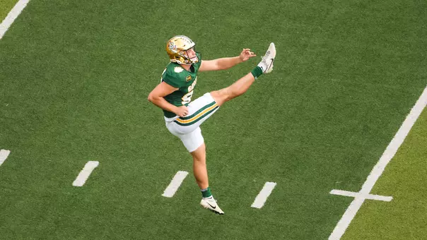Palmer Williams punting against Colorado 2026